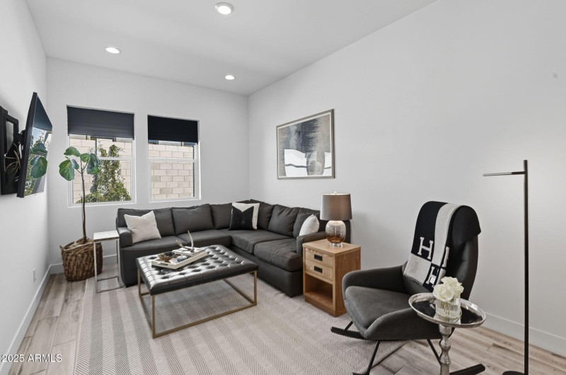 41-web-or-mls-1837 E Villa Linda Dr Phoe