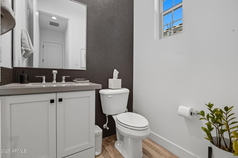 42-web-or-mls-1837 E Villa Linda Dr Phoe