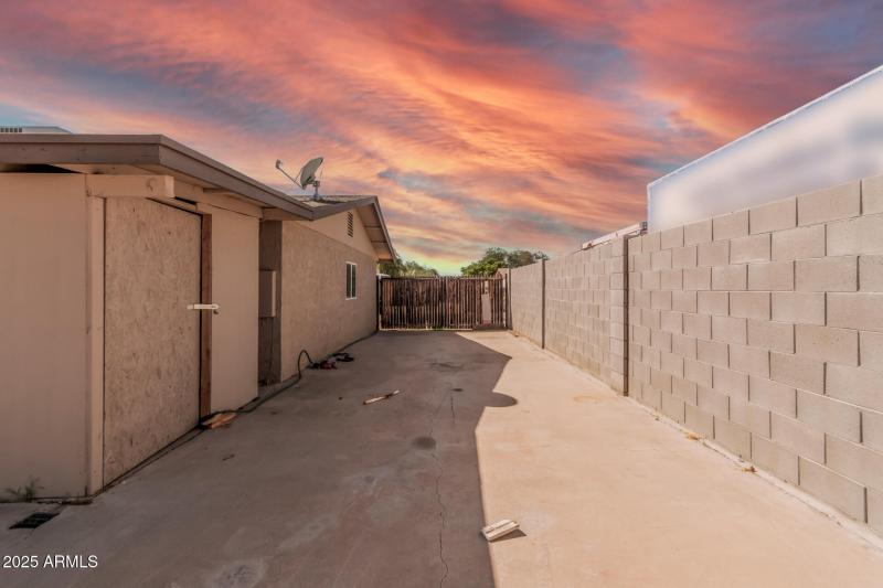 2nd RV Gate with Concrete!!