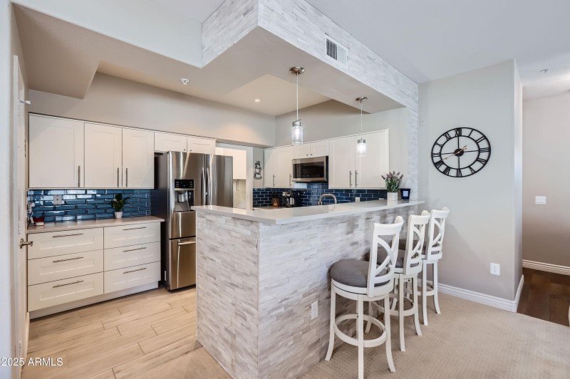 7401 W Arrowhead 2045 - 010 - 23 Kitchen