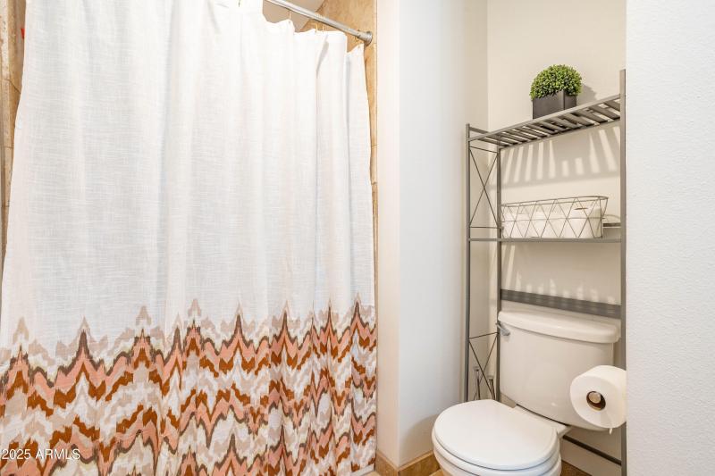 003 primary bathroom 02