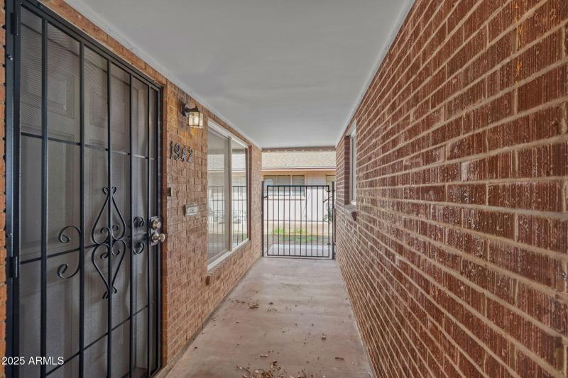 07-exterior-newside-1940_1942