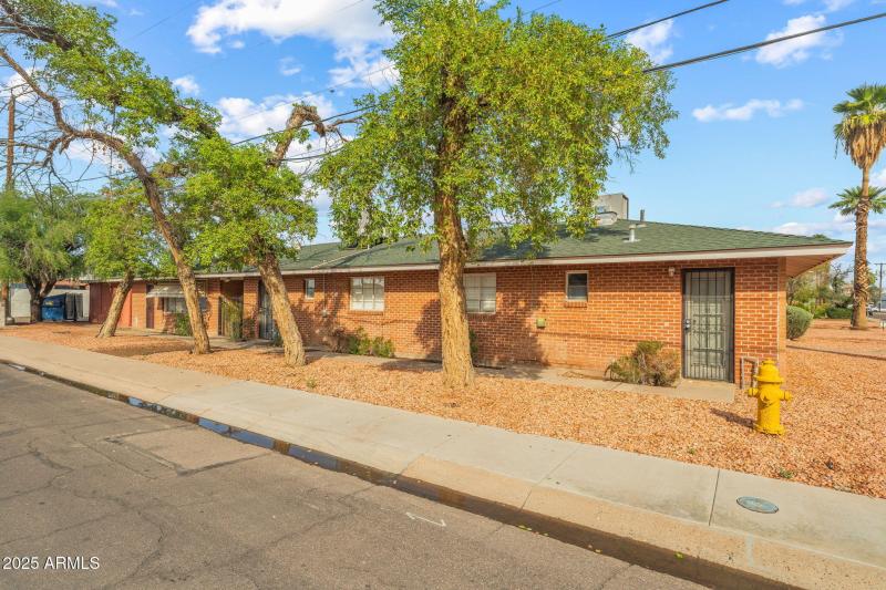 03-exterior-occupied