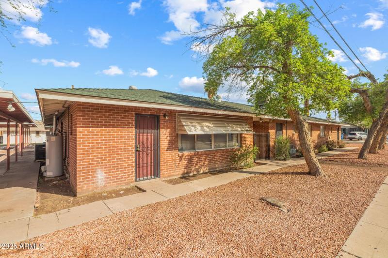 04-exterior-occupied