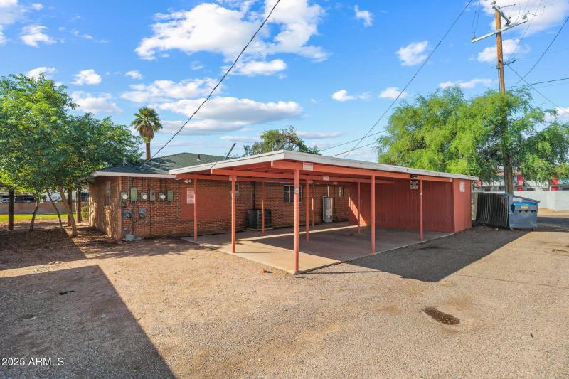 06-exterior-occupied