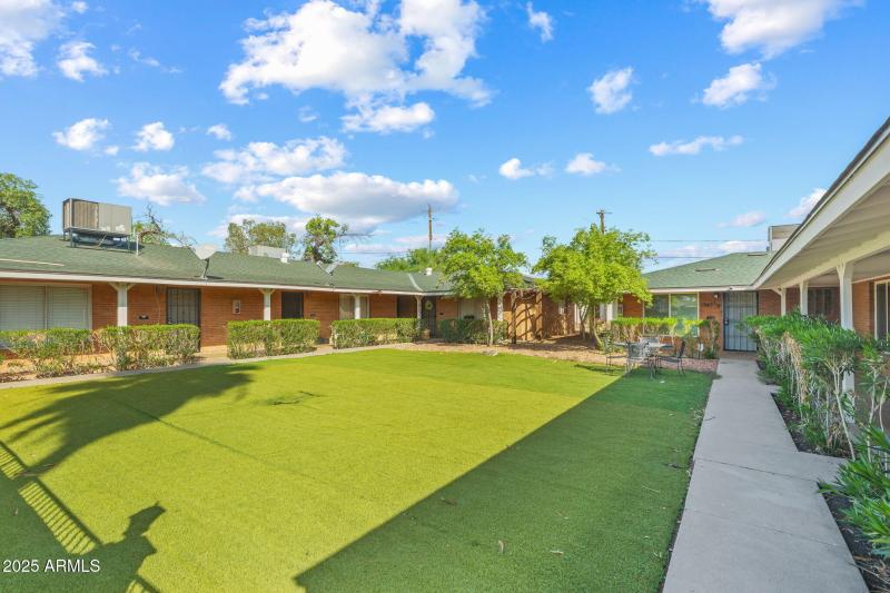 07-exterior-occupied