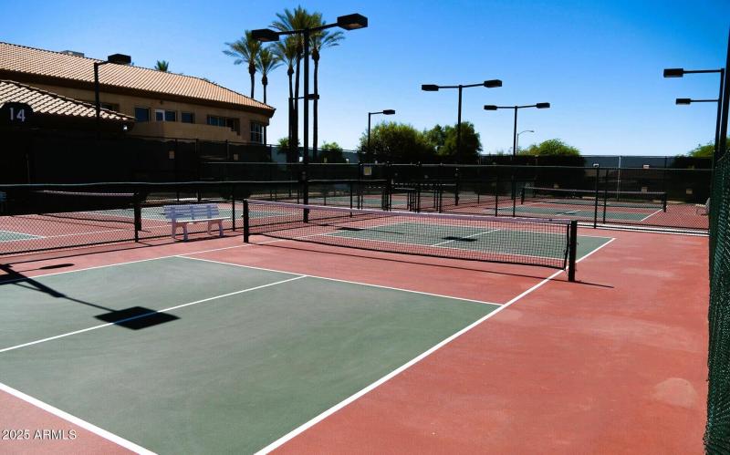 Sun City West - courts