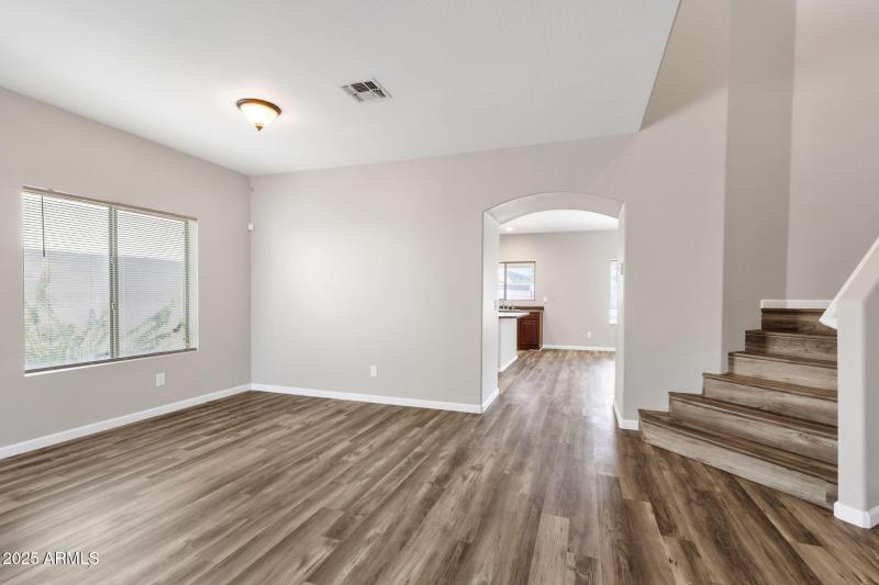 11-web-or-mls-43003-w-magnolia-rd