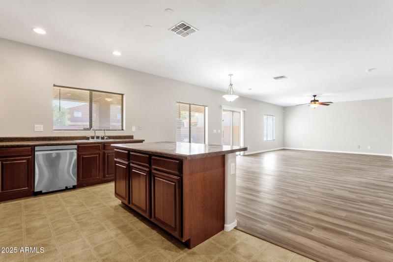 13-web-or-mls-43003-w-magnolia-rd