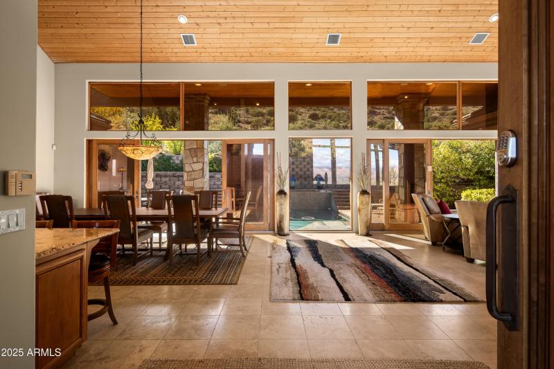 JL_220CrystalSkyDr-interiors-CommonAreas