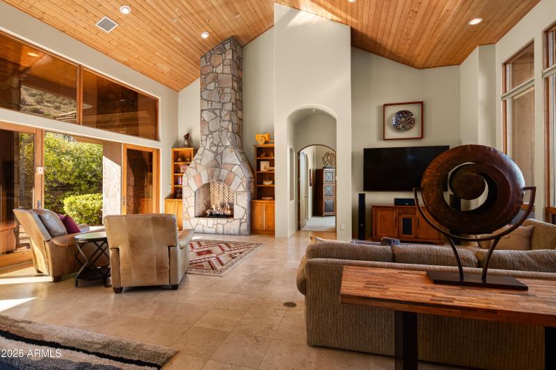 JL_220CrystalSkyDr-interiors-CommonAreas