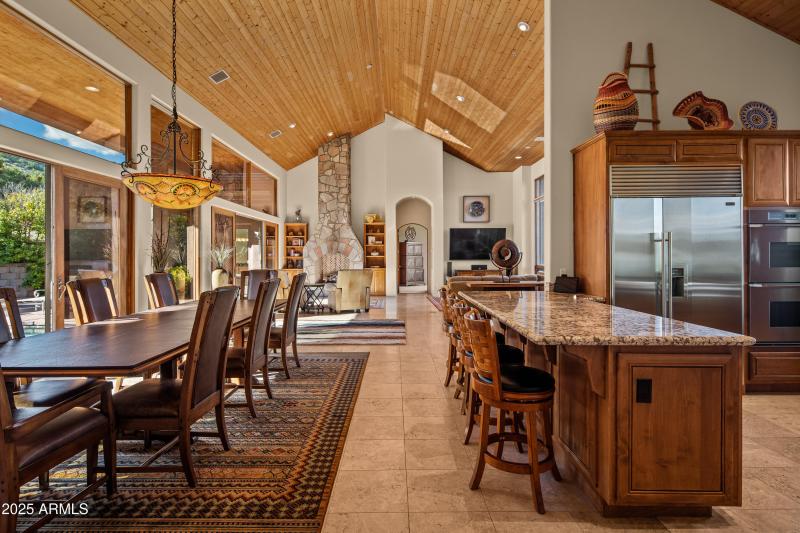 JL_220CrystalSkyDr-interiors-CommonAreas