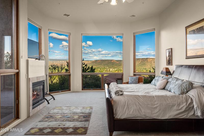 JL_220CrystalSkyDr-interiors-PrimarySuit