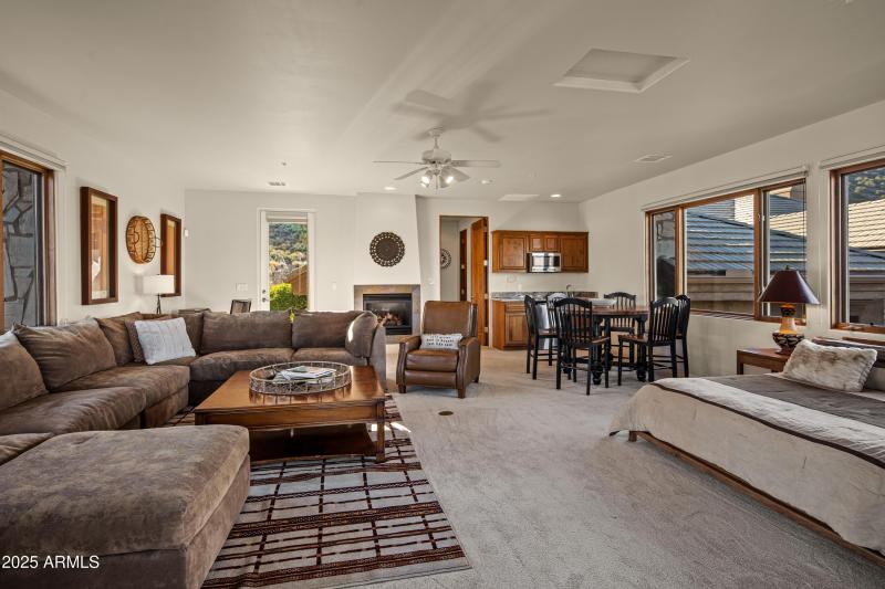 JL_220CrystalSkyDr-interiors-Casita-05