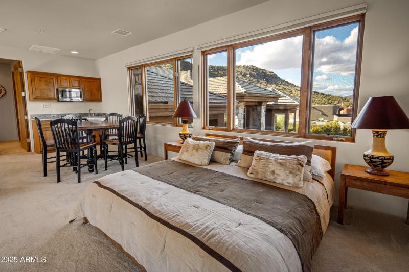 JL_220CrystalSkyDr-interiors-Casita-06