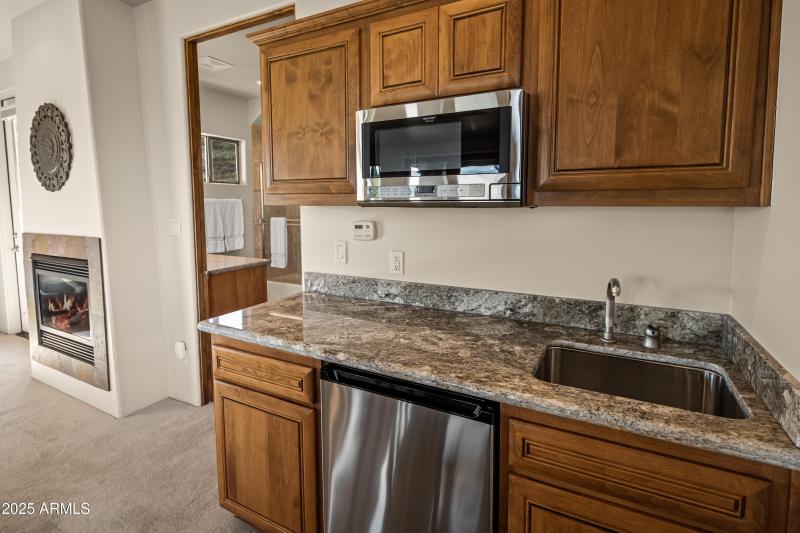 JL_220CrystalSkyDr-interiors-Casita-07