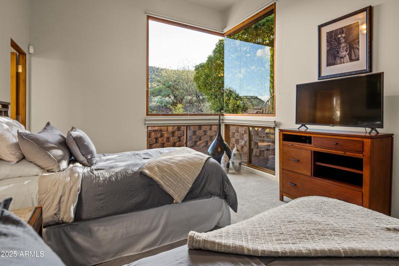 JL_220CrystalSkyDr-interiors-Bedrooms-01