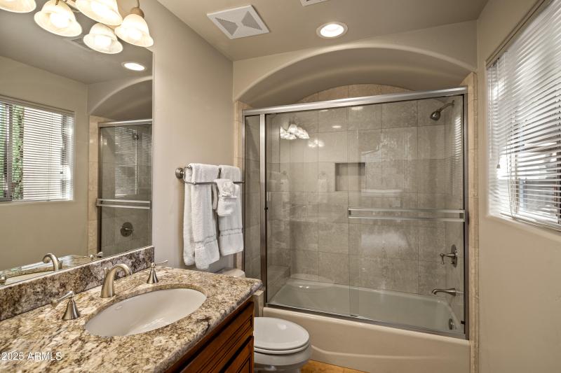 JL_220CrystalSkyDr-interiors-Bedrooms-03