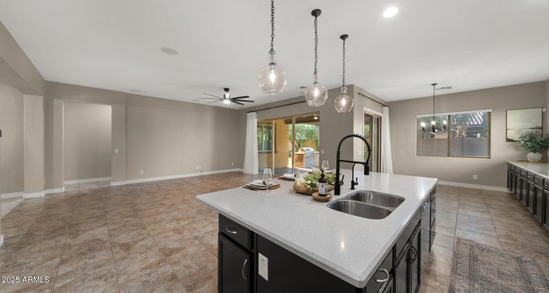 11-web-or-mls-Great Room1