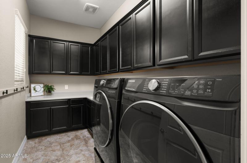20-web-or-mls-Laundry Room