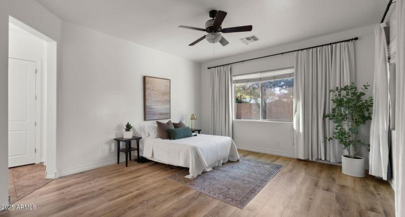 30-web-or-mls-Primary Bedroom2