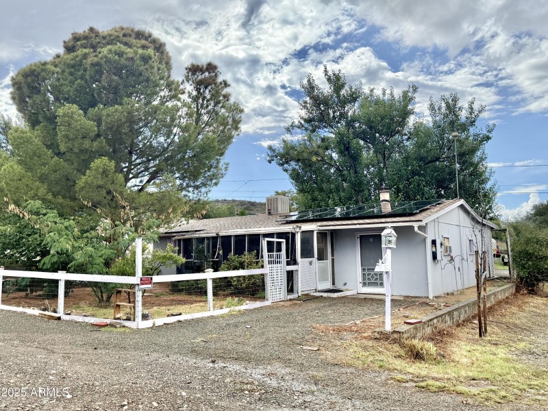 5-Front Entry - Apt and Main House