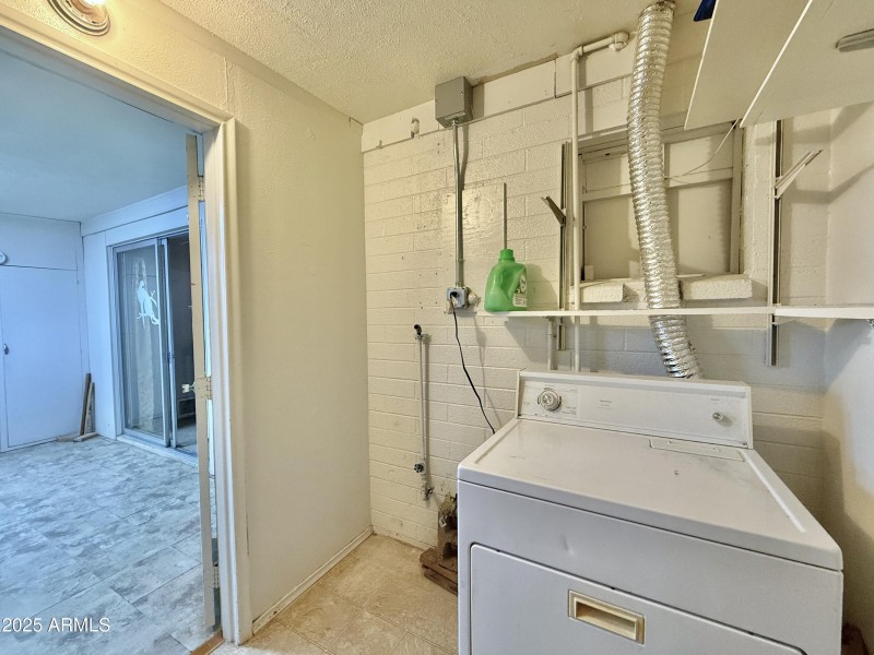 41-Laundry with Dryer