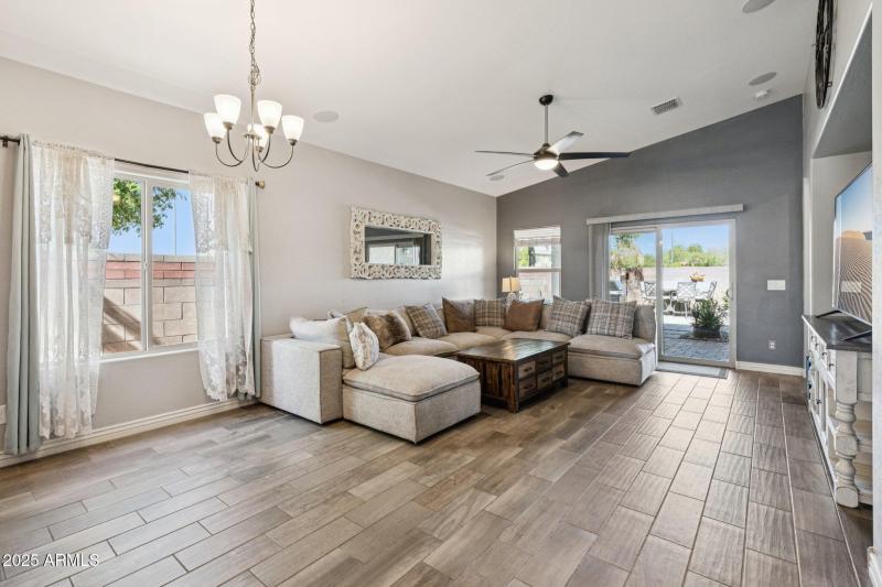 6-web-or-mls-S Stuart Ave-S0710-006