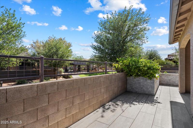 No Neighbor next door