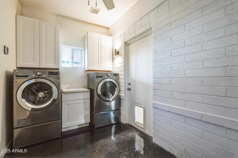 32_457_W_Mulberry_Dr_Phoenix_AZ_85013_US