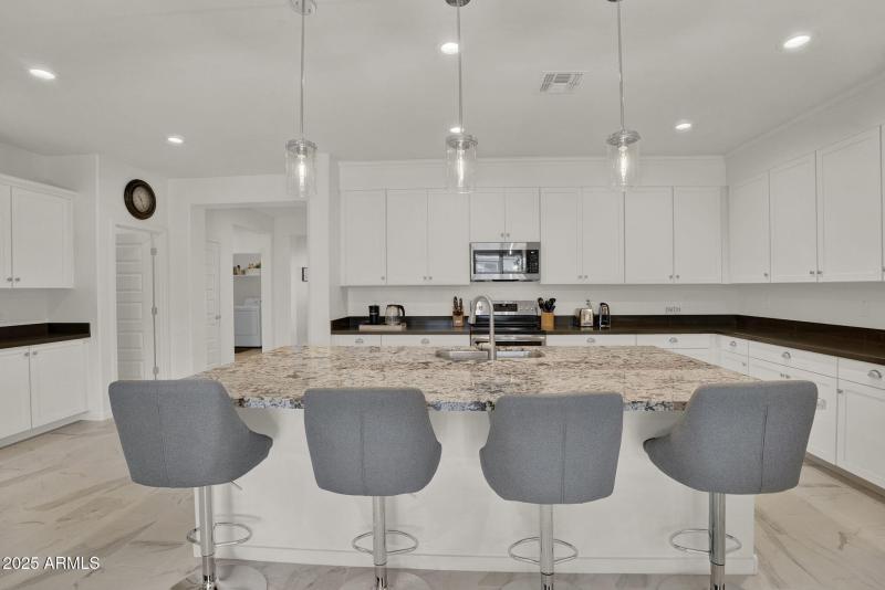 11-web-or-mls-2829 E Virginia St - 13