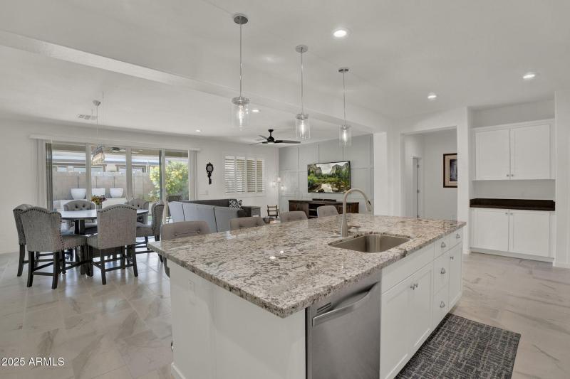 13-web-or-mls-2829 E Virginia St - 12