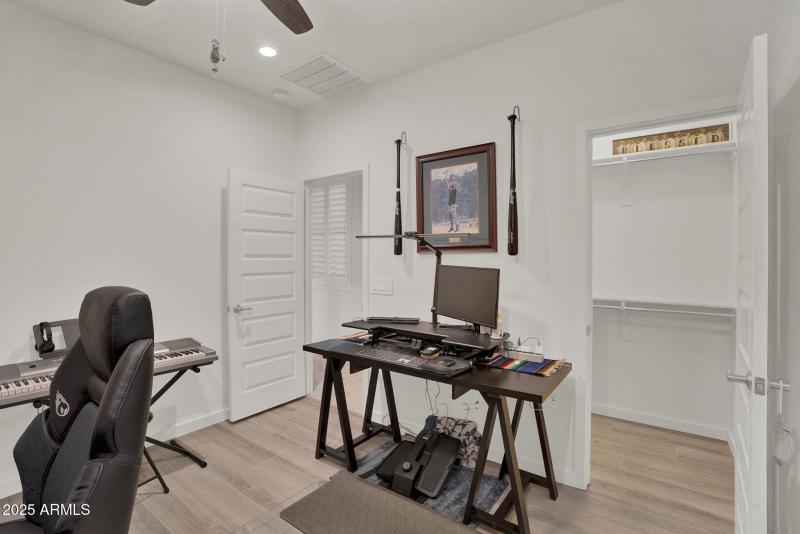 19-web-or-mls-2829 E Virginia St - 34