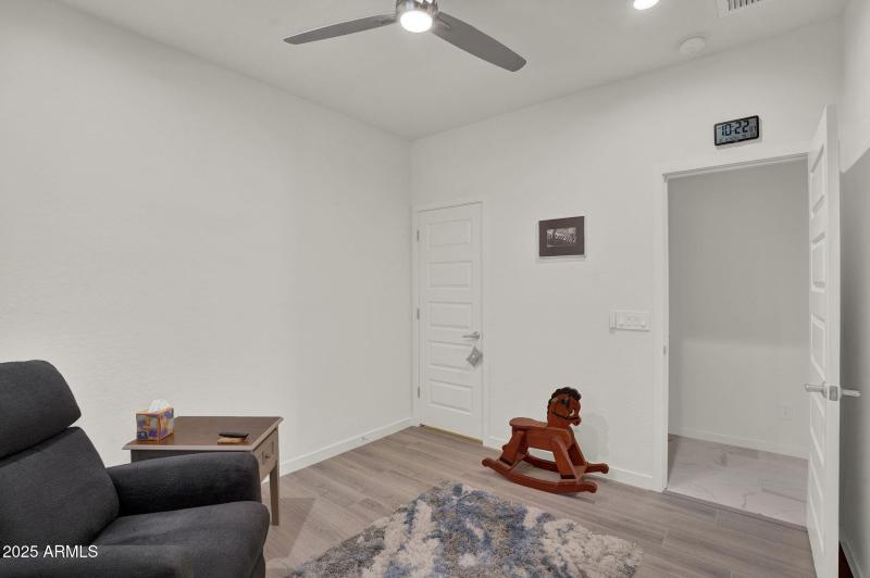 21-web-or-mls-2829 E Virginia St - 37