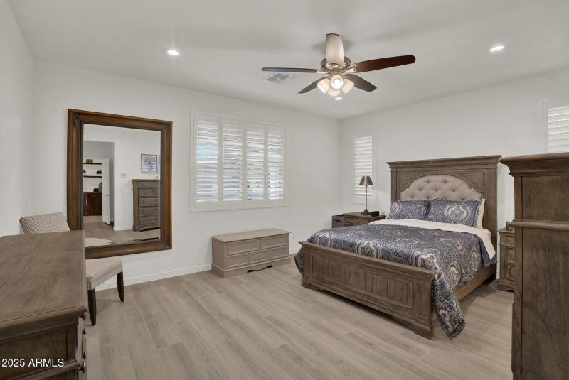 22-web-or-mls-2829 E Virginia St - 18