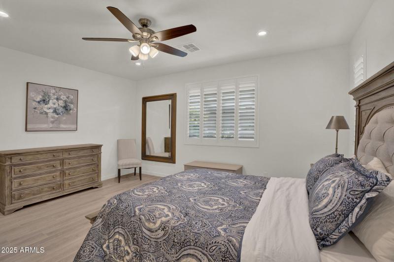 23-web-or-mls-2829 E Virginia St - 20