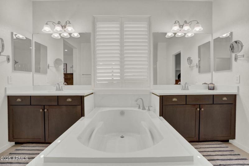 27-web-or-mls-2829 E Virginia St - 25