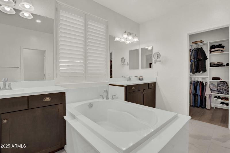 28-web-or-mls-2829 E Virginia St - 26