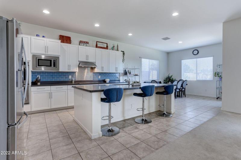 22533 N 93rd Drive kitchen