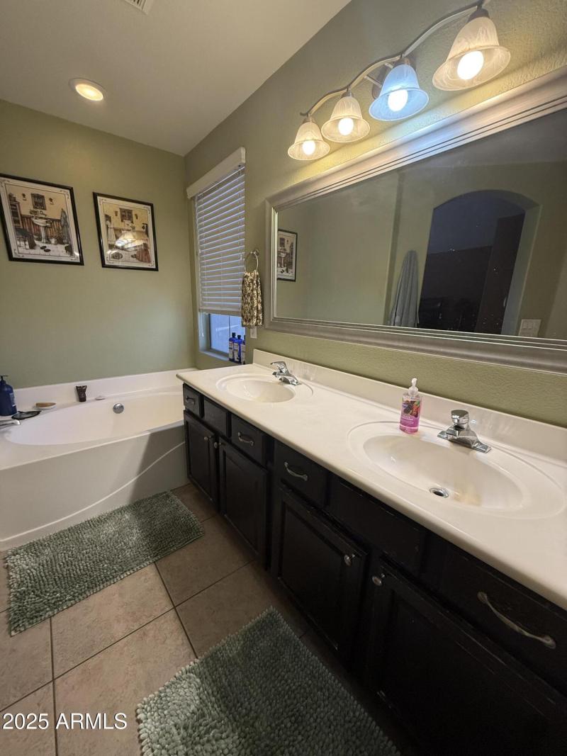 5F8AA2DA-B95F-4311-B4FA-B1461CE9FAC6