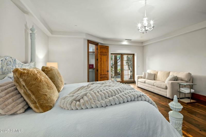 Bedroom 6 Sitting Area