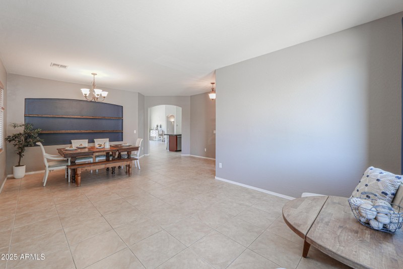 1653 W Green Tree Dr