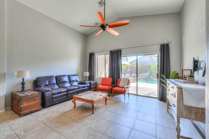 1653 W Green Tree Dr