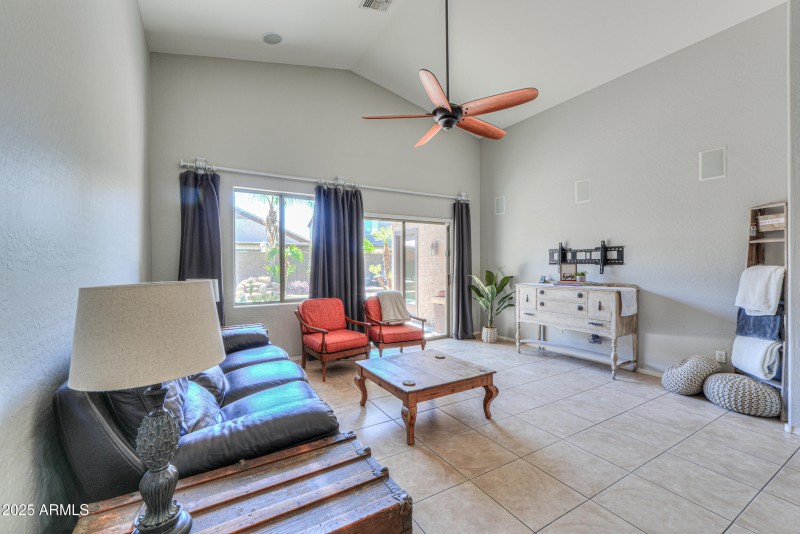 1653 W Green Tree Dr