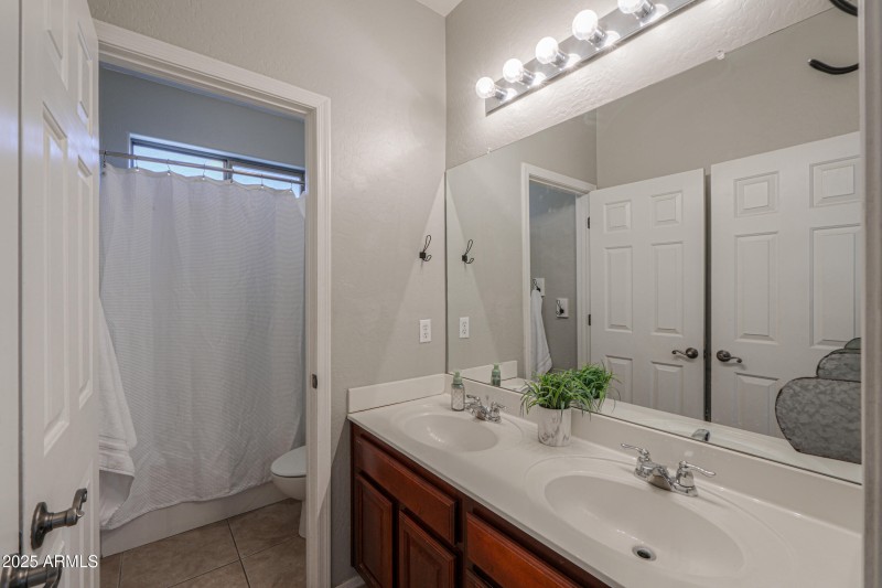 1653 W Green Tree Dr