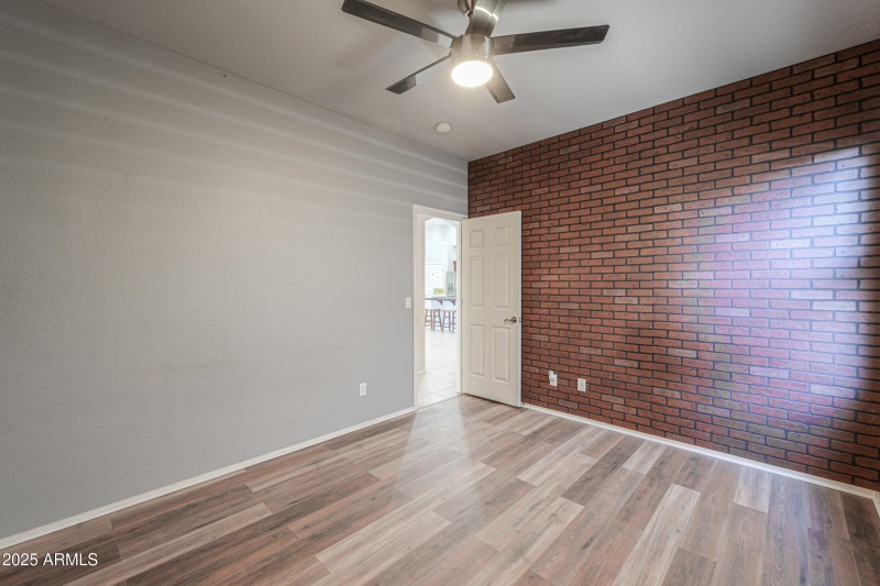 1653 W Green Tree Dr