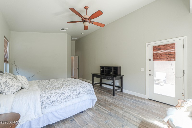 1653 W Green Tree Dr