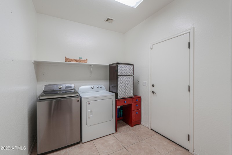 1653 W Green Tree Dr