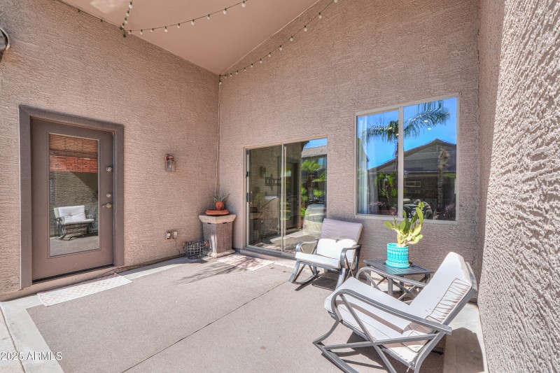 1653 W Green Tree Dr