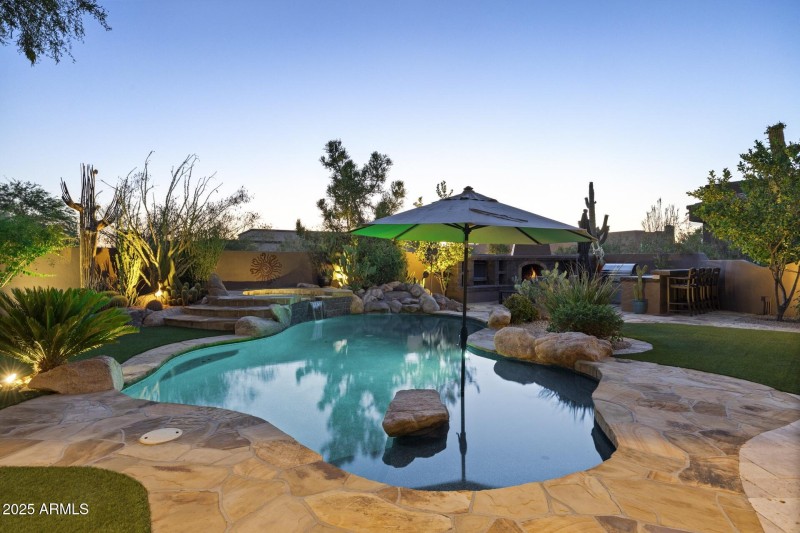 Waterfall, pool & spa